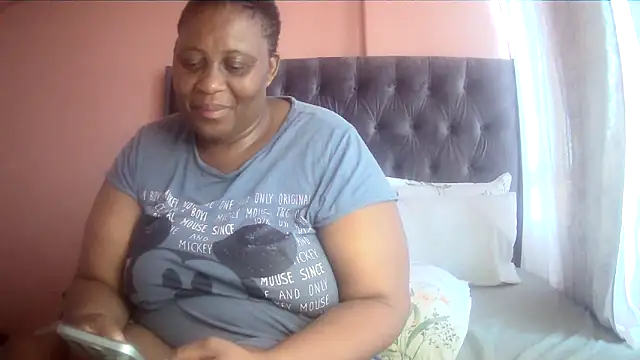 HUGEASSXXXXX online show from February 2026 05:18:02 AM