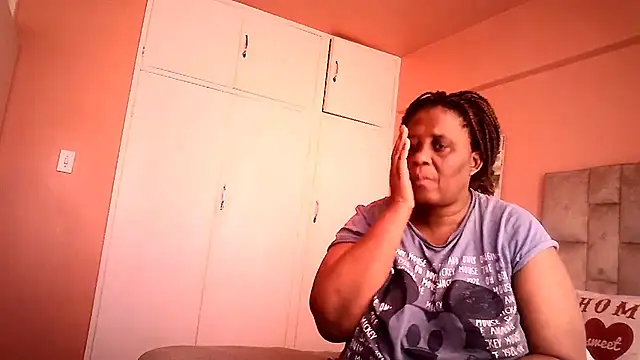 HUGEASSXXXXX online show from July 2026 06:31:01 AM