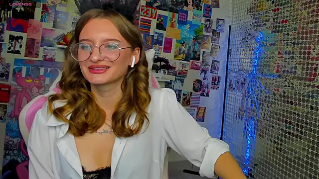 Maryyy May online show from September 2025 04:35:02 PM