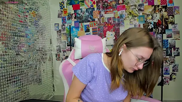 Maryyy May online show from October 2025 07:37:02 PM