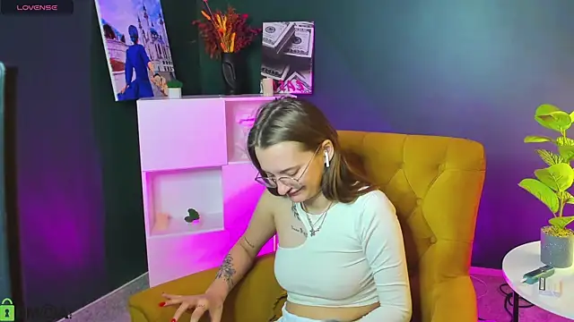 Maryyy May online show from October 2025 02:55:01 AM
