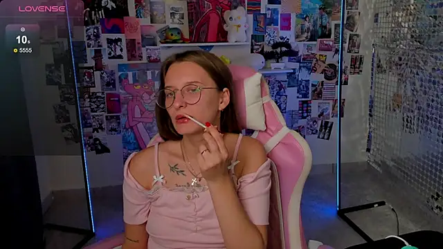Maryyy May online show from September 2025 06:07:01 PM