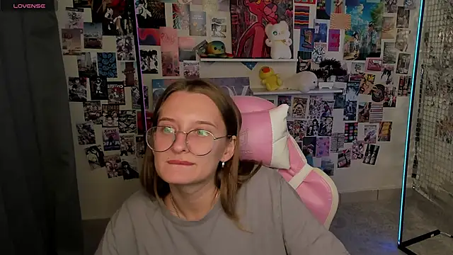 Maryyy May online show from September 2025 05:03:02 PM