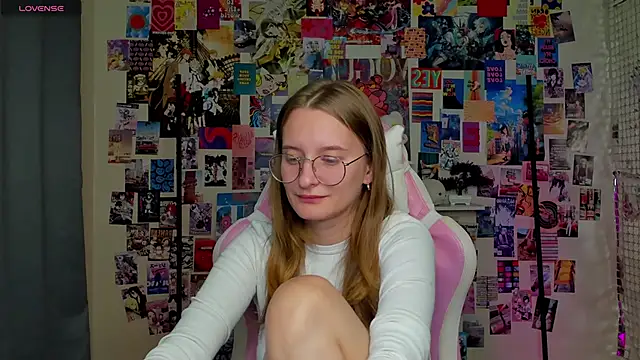 Maryyy May online show from September 2025 04:33:02 PM