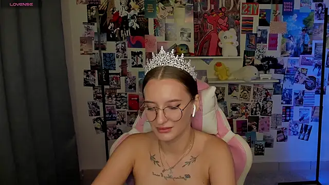 Maryyy May online show from September 2025 04:54:02 PM