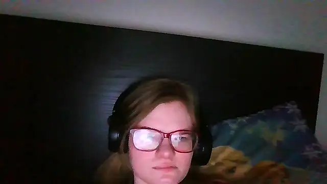 Snapshot of Moonolighta chatting on December 2025 12:48:02 PM Moonolighta online show from December 2025 12:48:02 PM