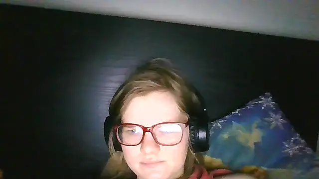 Snapshot of Moonolighta chatting on December 2025 12:15:01 PM Moonolighta online show from December 2025 12:15:01 PM