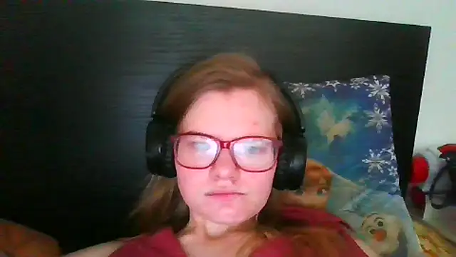 Snapshot of Moonolighta chatting on November 2025 10:20:02 AM Moonolighta online show from November 2025 10:20:02 AM