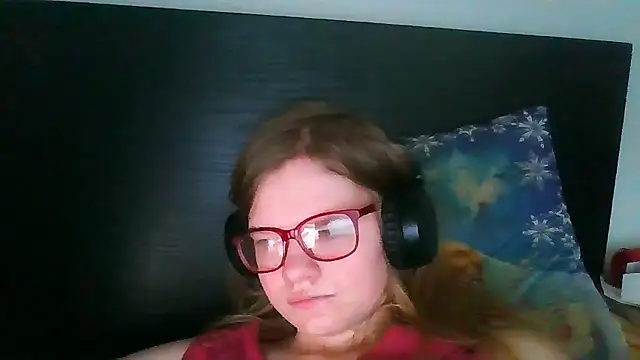 Snapshot of Moonolighta chatting on November 2025 09:24:01 AM Moonolighta online show from November 2025 09:24:01 AM