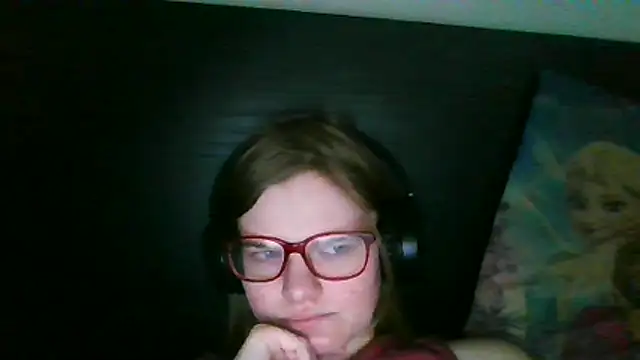 Snapshot of Moonolighta chatting on December 2025 12:50:01 PM Moonolighta online show from December 2025 12:50:01 PM