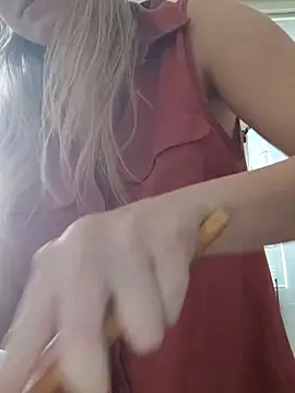 Snapshot of Moonolighta chatting on November 2025 10:09:01 AM Moonolighta online show from November 2025 10:09:01 AM