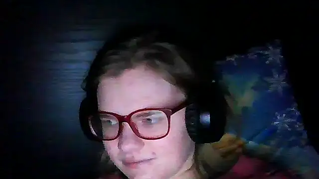 Snapshot of Moonolighta chatting on November 2025 04:00:02 PM Moonolighta online show from November 2025 04:00:02 PM