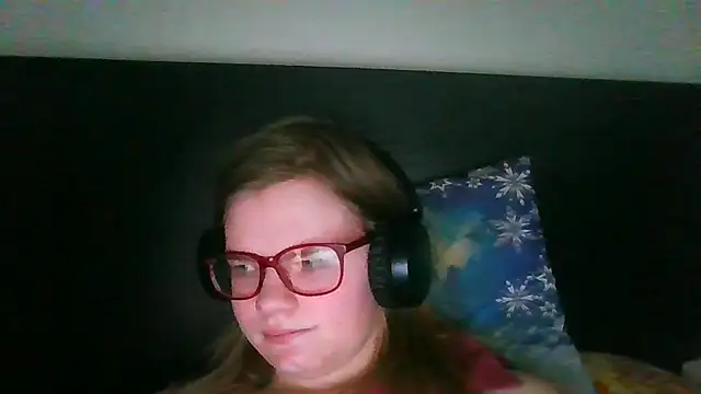 Snapshot of Moonolighta chatting on October 2025 08:04:02 AM Moonolighta online show from October 2025 08:04:02 AM