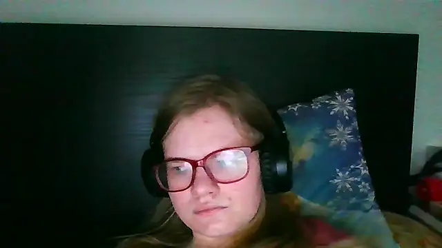 Snapshot of Moonolighta chatting on November 2025 08:29:02 AM Moonolighta online show from November 2025 08:29:02 AM