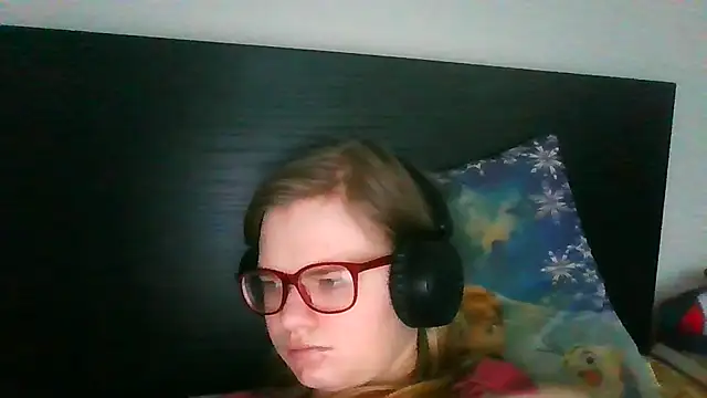 Snapshot of Moonolighta chatting on November 2025 10:30:01 AM Moonolighta online show from November 2025 10:30:01 AM