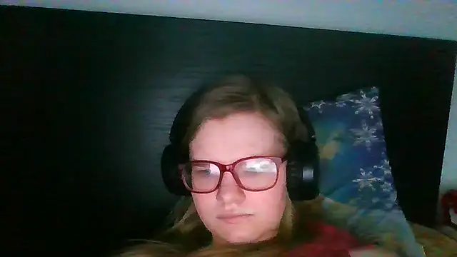 Snapshot of Moonolighta chatting on November 2025 07:55:01 AM Moonolighta online show from November 2025 07:55:01 AM