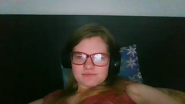 Snapshot of Moonolighta chatting on October 2025 07:53:02 AM Moonolighta online show from October 2025 07:53:02 AM