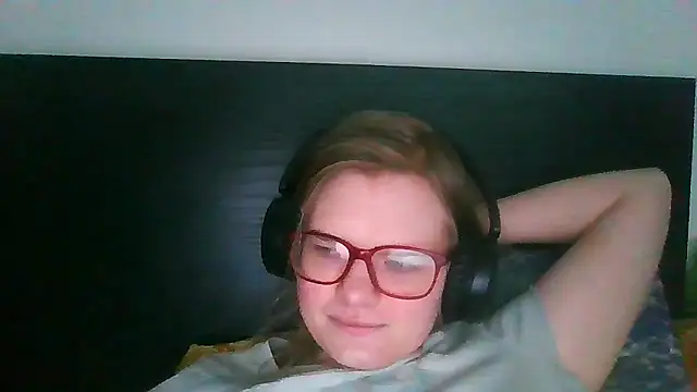 Moonolighta online show from April 2026 11:44:02 AM