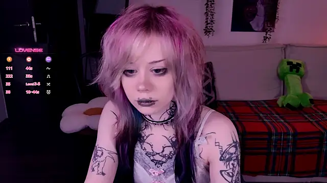 Lollyshy online show from November 2025 10:41:01 AM