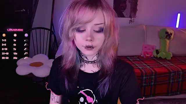 Lollyshy online show from November 2025 10:05:02 AM