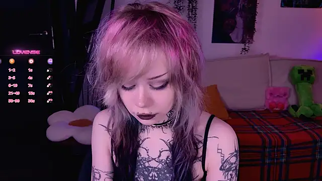 Lollyshy online show from November 2025 06:02:01 AM