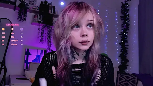 Lollyshy online show from December 2025 10:07:02 AM