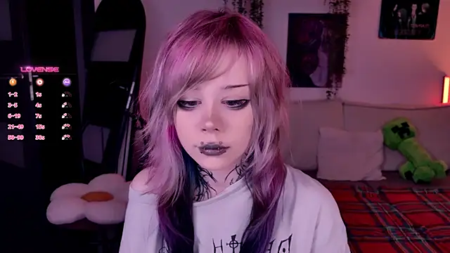 Lollyshy online show from November 2025 10:41:02 AM