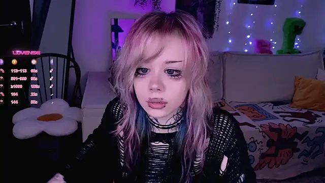 Lollyshy online show from December 2025 10:21:02 AM