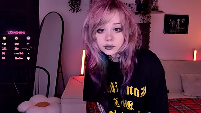 Lollyshy online show from November 2025 10:29:01 AM