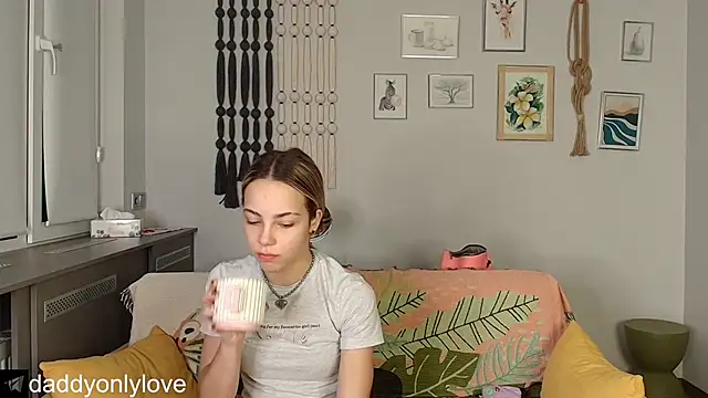 Snapshot of daddyonlyloveme chatting on November 2025 09:08:02 PM daddyonlyloveme online show from November 2025 09:08:02 PM