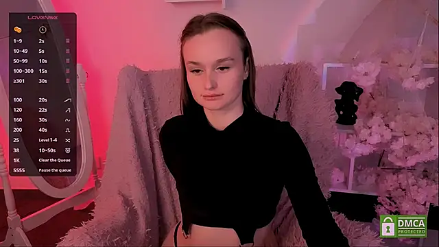 Lara Vest online show from September 2025 08:05:02 PM