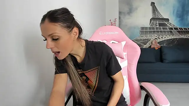 Snapshot of RheaEtthan chatting on January 2026 12:12:02 PM RheaEtthan online show from January 2026 12:12:02 PM