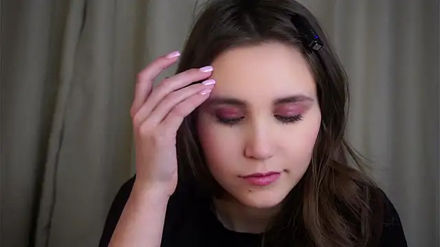 EthalFlowers online show from November 2025 01:26:02 AM