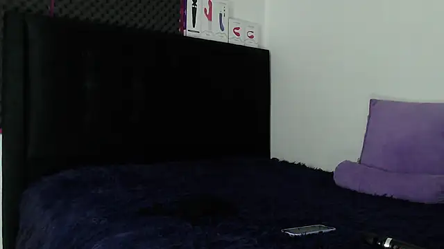 karlamoon23 online show from November 2025 09:40:01 PM