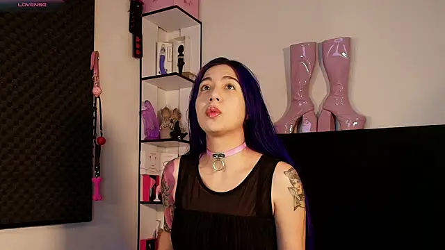 karlamoon23 online show from May 2026 07:50:02 PM