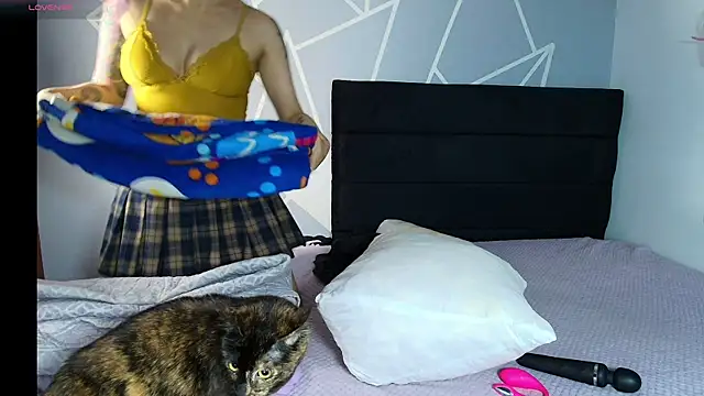 karlamoon23 online show from March 2026 08:30:01 PM