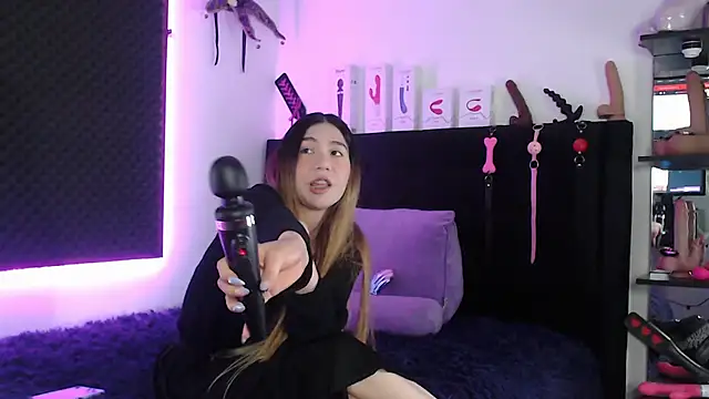 karlamoon23 online show from November 2025 10:32:02 PM