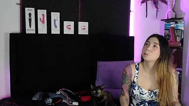 karlamoon23 online show from December 2025 10:43:02 PM