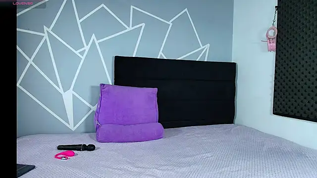 karlamoon23 online show from March 2026 07:58:01 PM