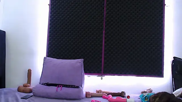 karlamoon23 online show from October 2025 01:12:02 PM