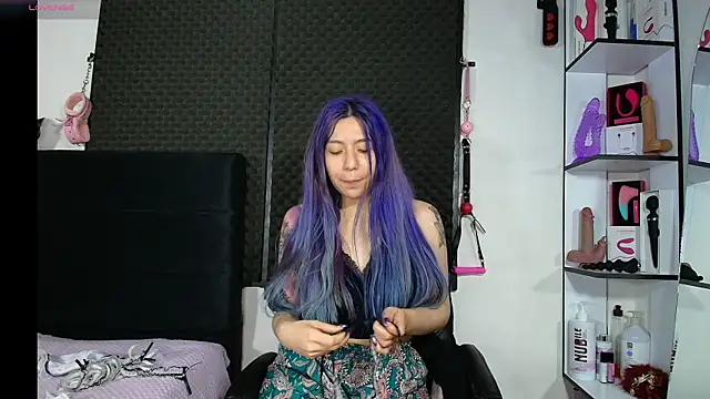 karlamoon23 online show from March 2026 08:33:01 PM