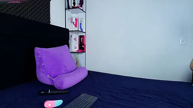 karlamoon23 online show from April 2026 08:26:02 PM