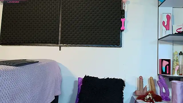 karlamoon23 online show from March 2026 08:54:01 PM