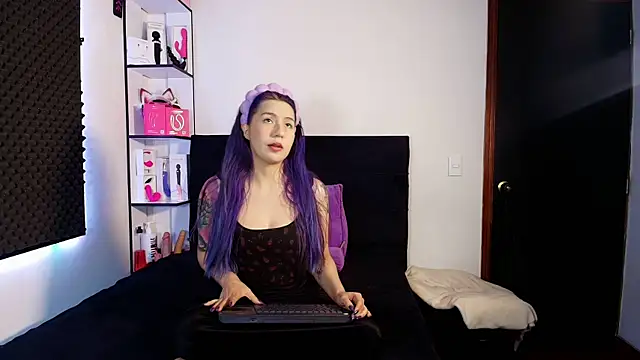 karlamoon23 online show from February 2026 10:31:02 PM