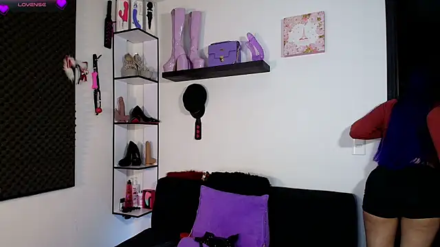 karlamoon23 online show from May 2026 11:17:02 AM