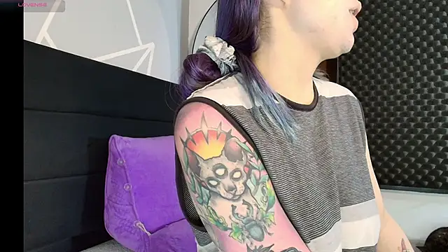 karlamoon23 online show from February 2026 08:52:02 PM