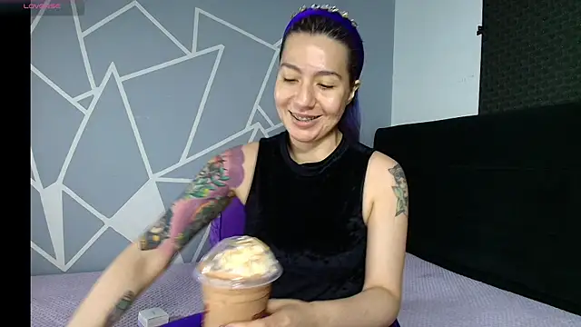 karlamoon23 online show from March 2026 10:03:01 PM