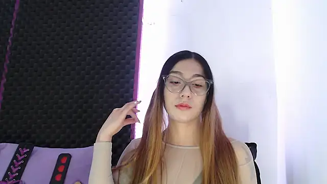 karlamoon23 online show from October 2025 11:35:02 PM