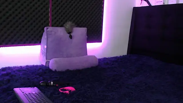 karlamoon23 online show from November 2025 08:53:02 PM