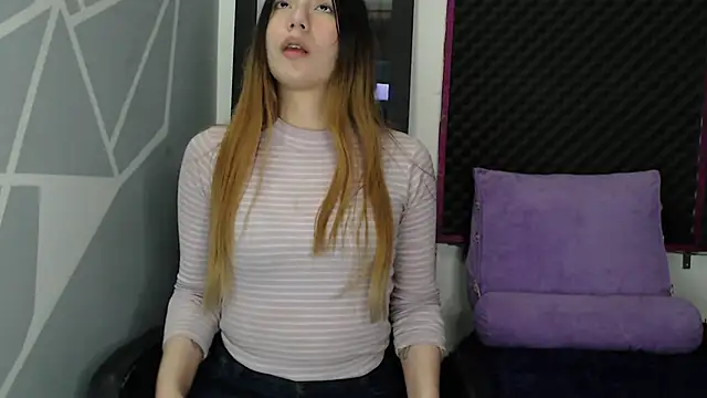 karlamoon23 online show from December 2025 09:25:02 PM